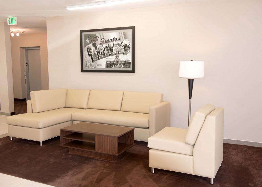 Hotel Super 8 By Wyndham Stanton Esterno foto