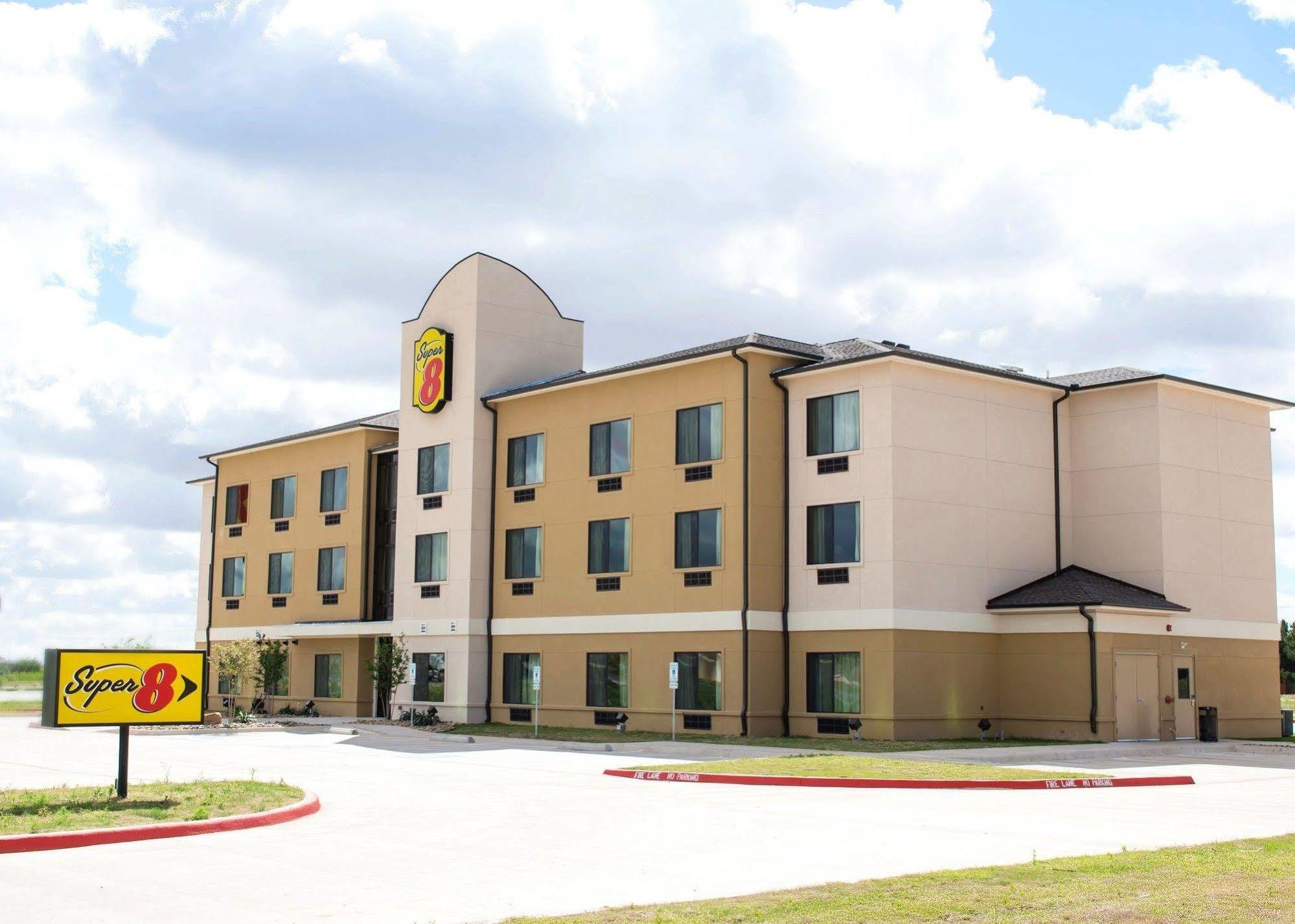 Hotel Super 8 By Wyndham Stanton Esterno foto