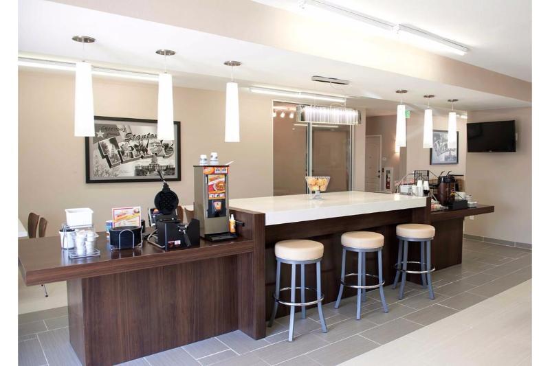 Hotel Super 8 By Wyndham Stanton Esterno foto