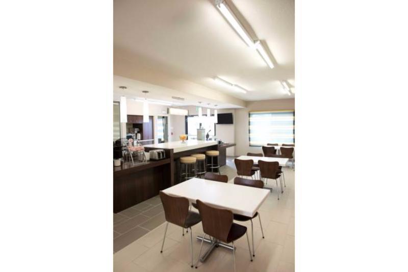 Hotel Super 8 By Wyndham Stanton Esterno foto